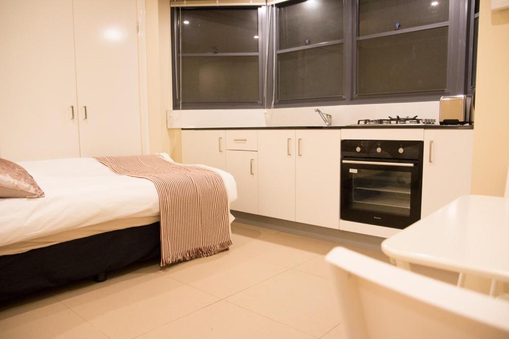 Отель T&M House Strathfield Экстерьер фото
